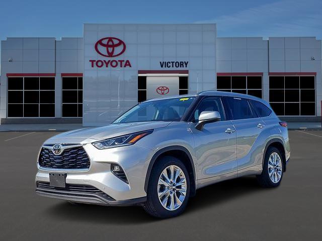 used 2021 Toyota Highlander car, priced at $33,355