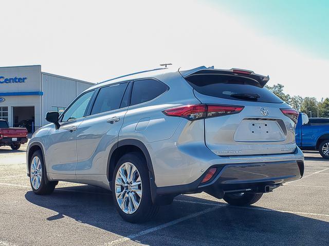 used 2021 Toyota Highlander car, priced at $33,355