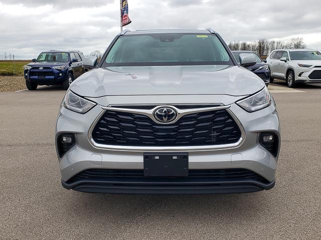 used 2021 Toyota Highlander car, priced at $31,701