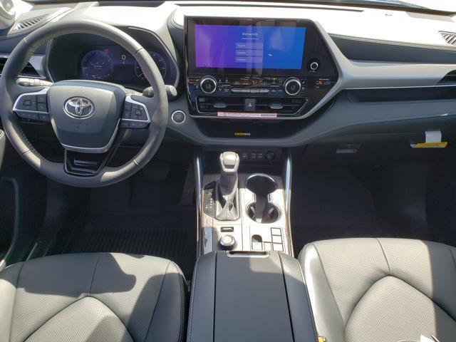 new 2025 Toyota Highlander car, priced at $54,813