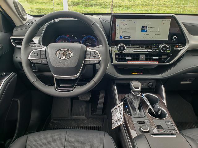 new 2025 Toyota Highlander car, priced at $55,008