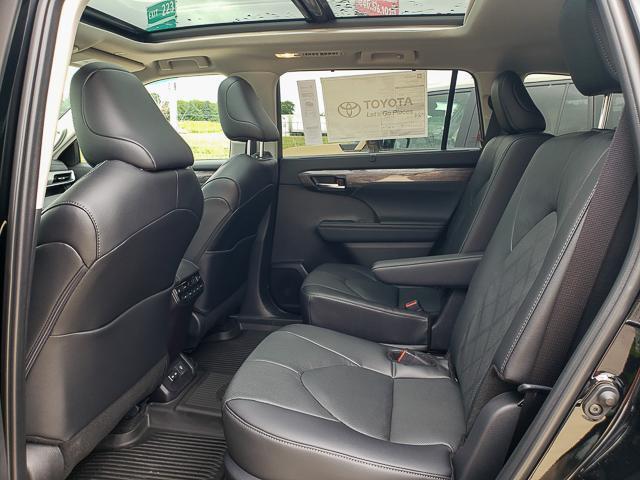 new 2025 Toyota Highlander car, priced at $55,008