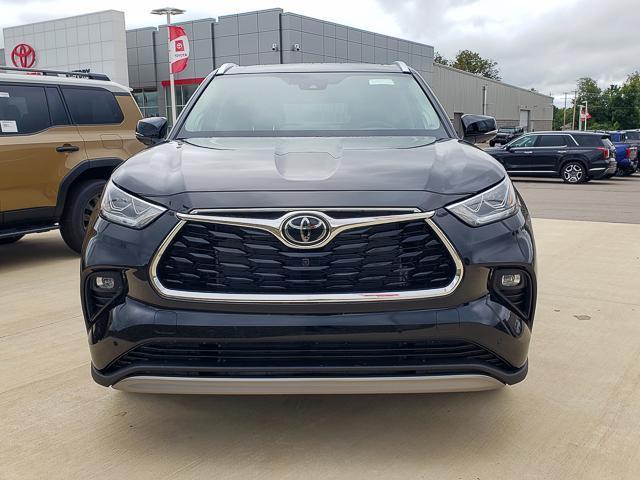 new 2025 Toyota Highlander car, priced at $55,008