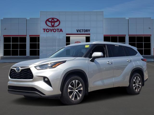 used 2022 Toyota Highlander Hybrid car, priced at $38,154