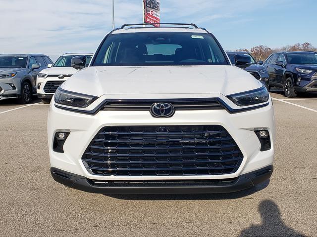 new 2026 Toyota Highlander Hybrid car, priced at $60,082