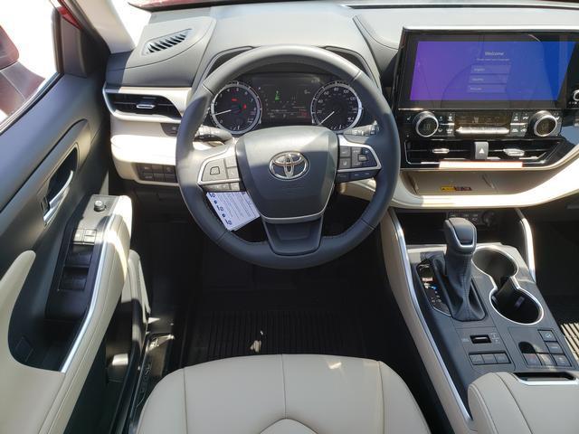 new 2025 Toyota Highlander car, priced at $49,472