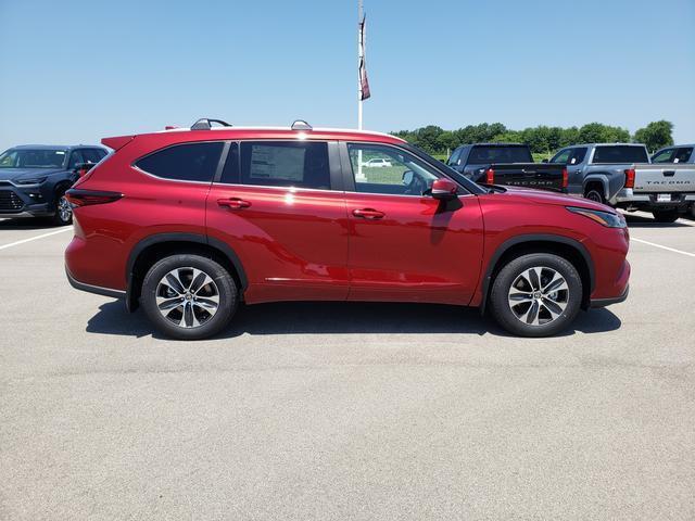 new 2025 Toyota Highlander car, priced at $49,472