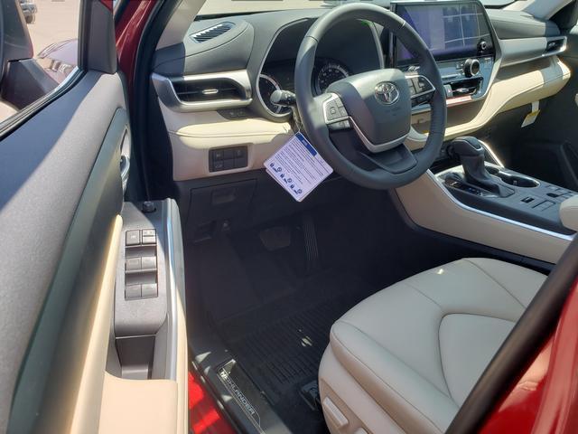 new 2025 Toyota Highlander car, priced at $49,472