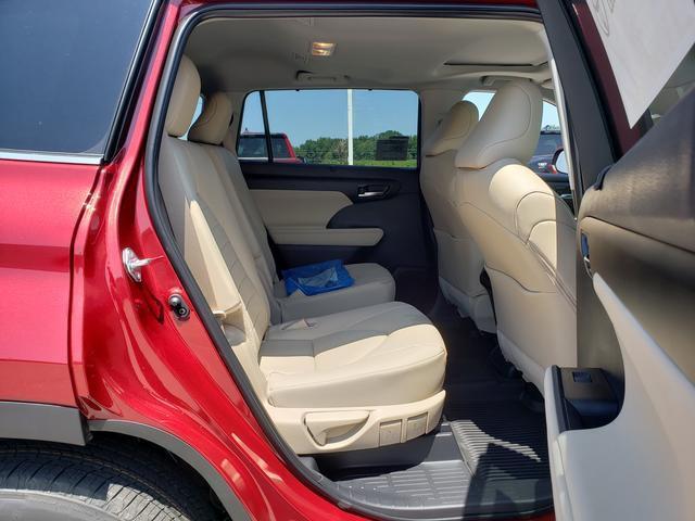new 2025 Toyota Highlander car, priced at $49,472