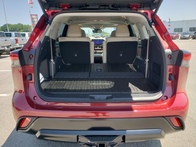 new 2025 Toyota Highlander car, priced at $49,472