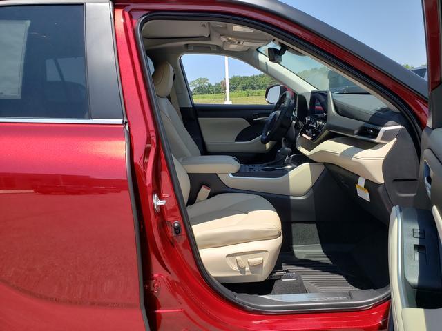 new 2025 Toyota Highlander car, priced at $49,472