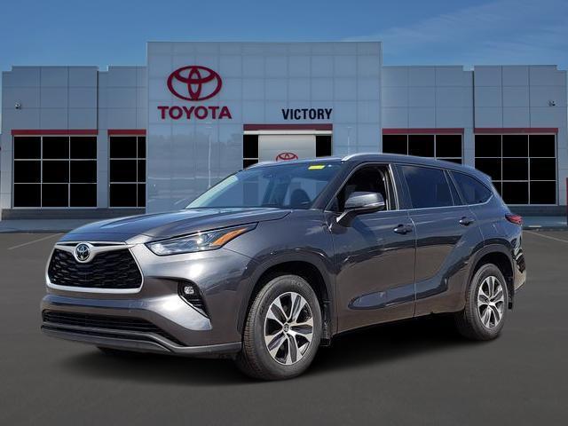 used 2023 Toyota Highlander car, priced at $37,578