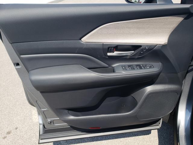 new 2025 Toyota Grand Highlander car, priced at $58,922
