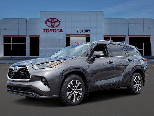 used 2022 Toyota Highlander car, priced at $34,158