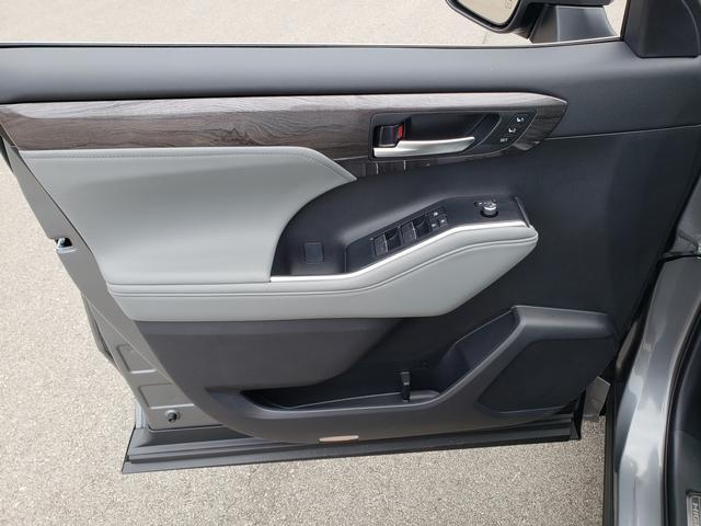 new 2025 Toyota Highlander car, priced at $55,287