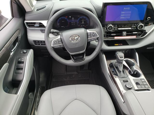 new 2025 Toyota Highlander car, priced at $55,287