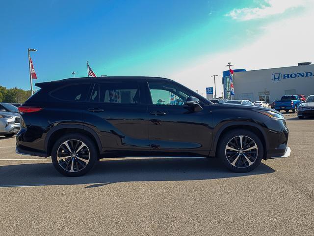 used 2022 Toyota Highlander car, priced at $33,597