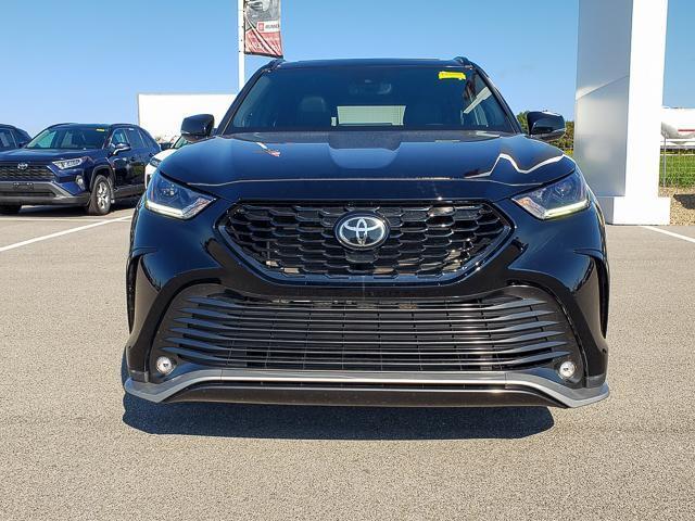 used 2022 Toyota Highlander car, priced at $33,597