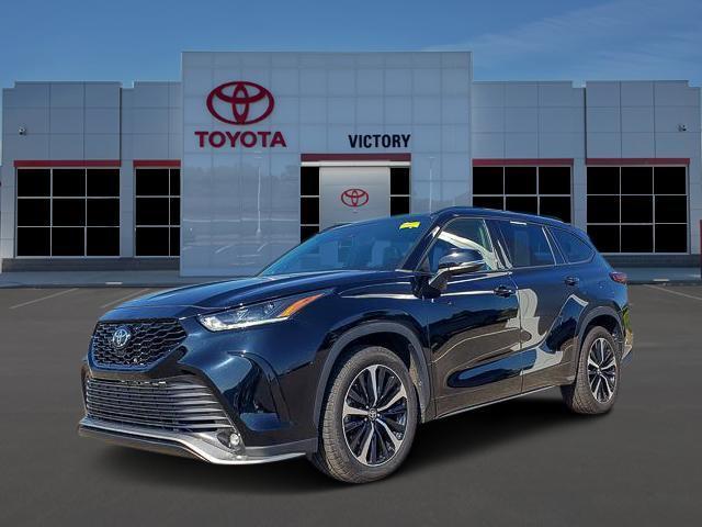 used 2022 Toyota Highlander car, priced at $35,968
