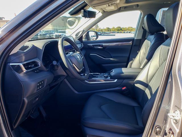 new 2025 Toyota Highlander car, priced at $55,454