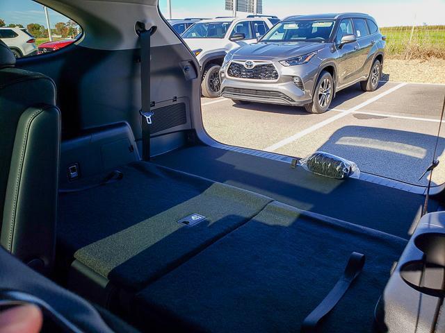 new 2025 Toyota Highlander car, priced at $55,454