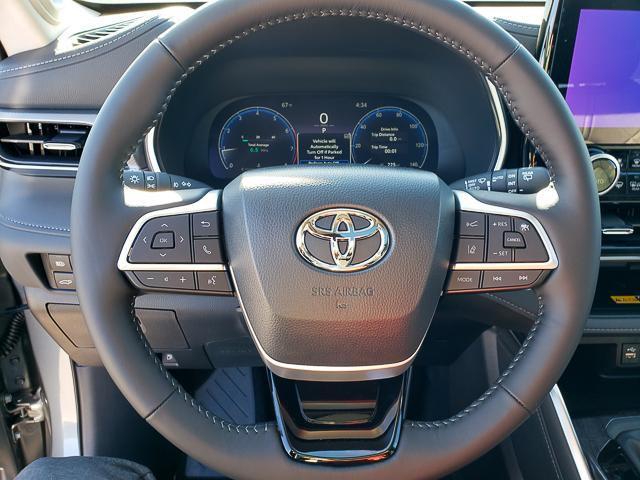 new 2025 Toyota Highlander car, priced at $55,454