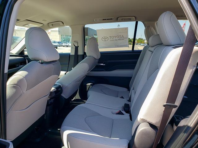 new 2025 Toyota Highlander car, priced at $45,008