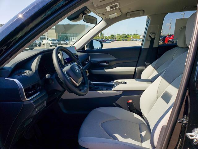 new 2025 Toyota Highlander car, priced at $45,008