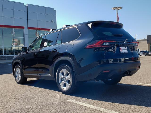 new 2025 Toyota Highlander car, priced at $45,008