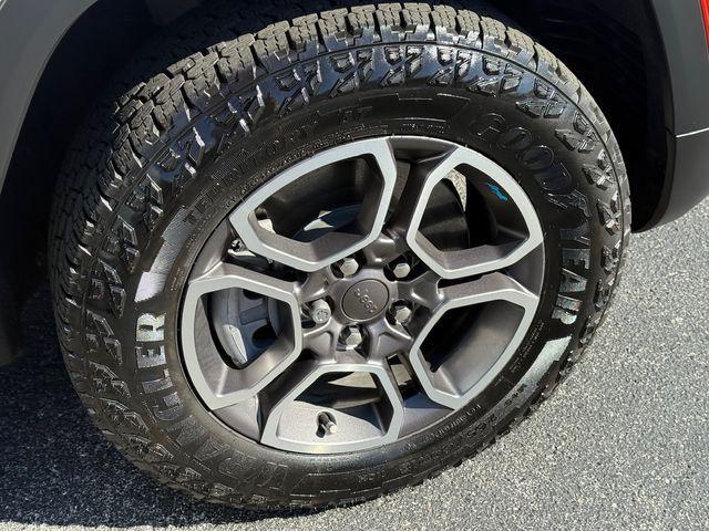 used 2022 Jeep Grand Cherokee 4xe car, priced at $37,890