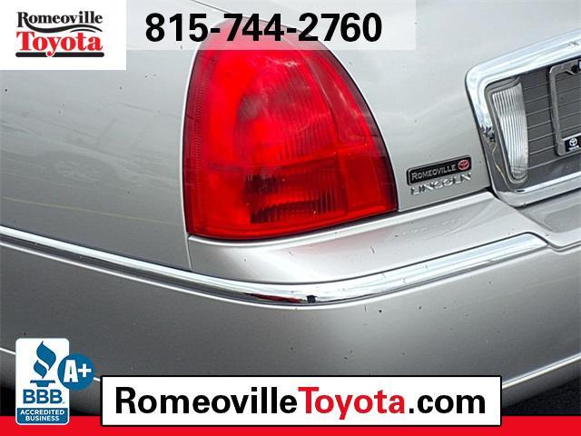 used 2007 Lincoln Town Car car, priced at $10,991