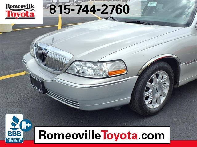 used 2007 Lincoln Town Car car, priced at $10,991