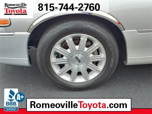 used 2007 Lincoln Town Car car, priced at $10,991