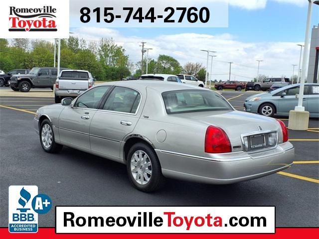 used 2007 Lincoln Town Car car, priced at $10,991