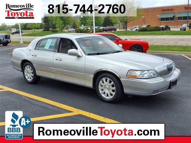 used 2007 Lincoln Town Car car, priced at $10,991