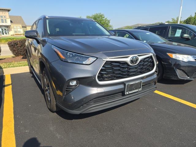 used 2022 Toyota Highlander car, priced at $38,991
