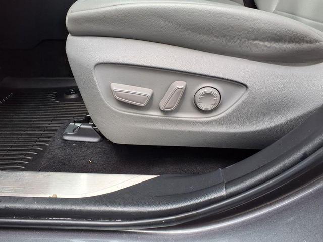 used 2022 Toyota Highlander car, priced at $31,994