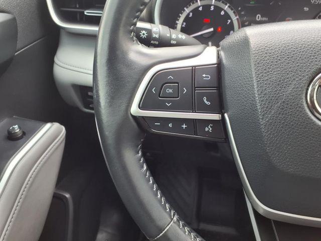used 2022 Toyota Highlander car, priced at $31,994