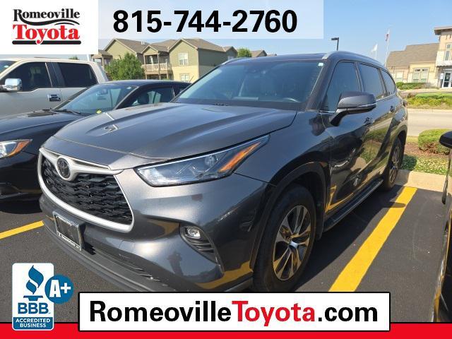 used 2022 Toyota Highlander car, priced at $38,991