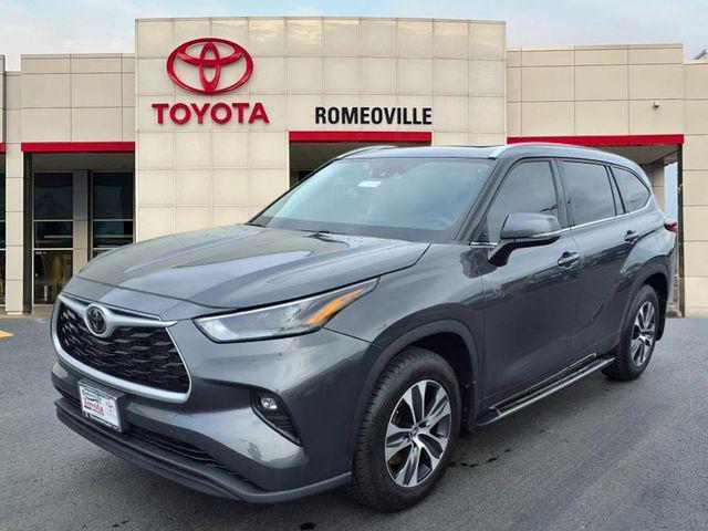 used 2022 Toyota Highlander car, priced at $31,994