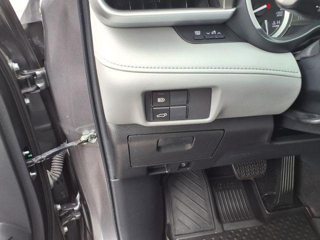 used 2022 Toyota Highlander car, priced at $31,994
