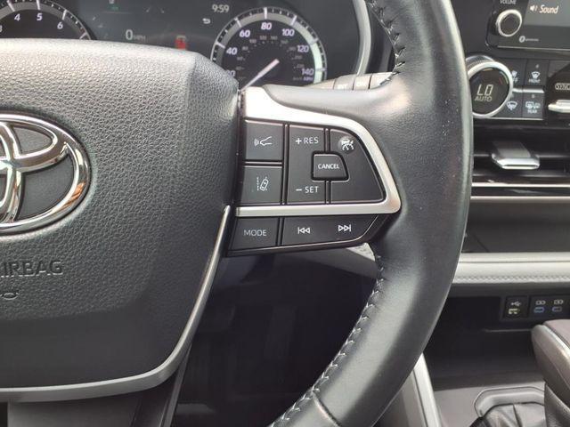 used 2022 Toyota Highlander car, priced at $31,994