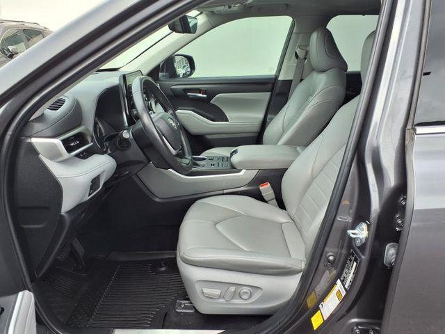used 2022 Toyota Highlander car, priced at $31,994