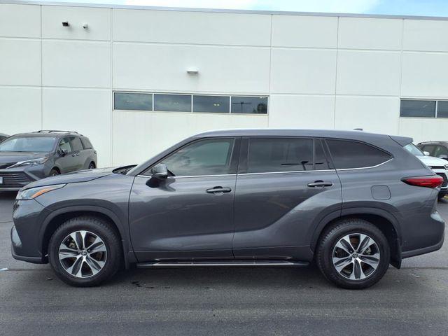 used 2022 Toyota Highlander car, priced at $31,994