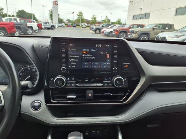 used 2022 Toyota Highlander car, priced at $31,994