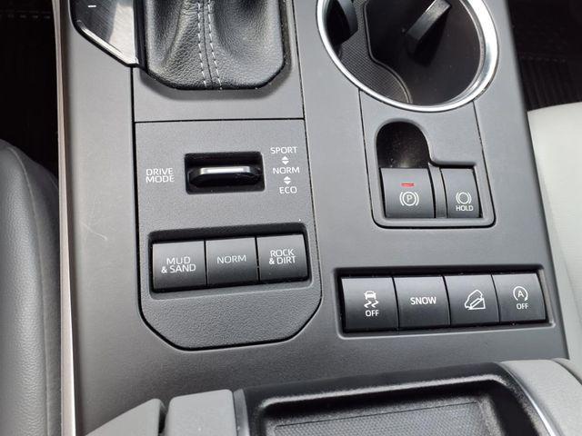 used 2022 Toyota Highlander car, priced at $31,994