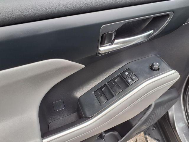 used 2022 Toyota Highlander car, priced at $31,994
