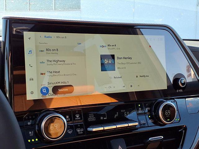 used 2025 Toyota Highlander car, priced at $54,991