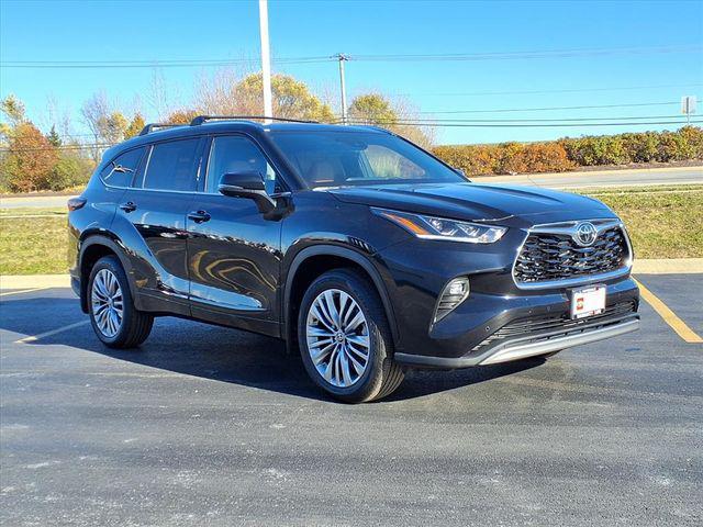 used 2025 Toyota Highlander car, priced at $54,991