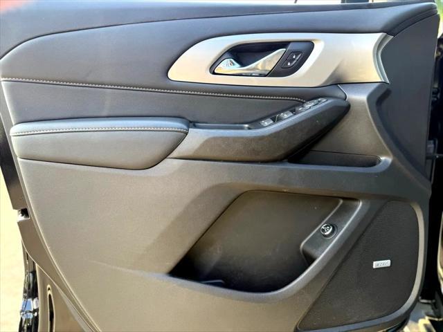 used 2021 Chevrolet Traverse car, priced at $23,721